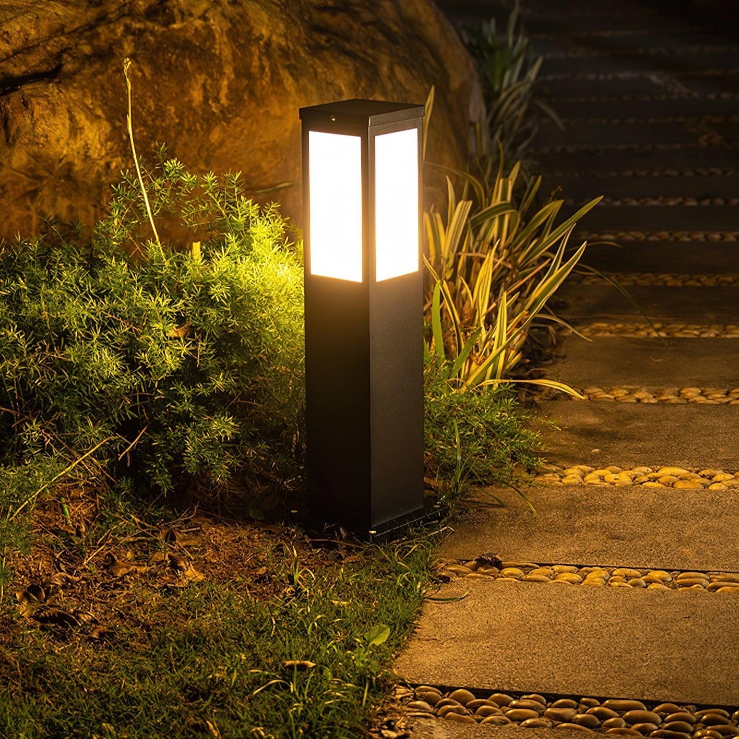 Leo Bollard Solar Outdoor Light - Neutralighting