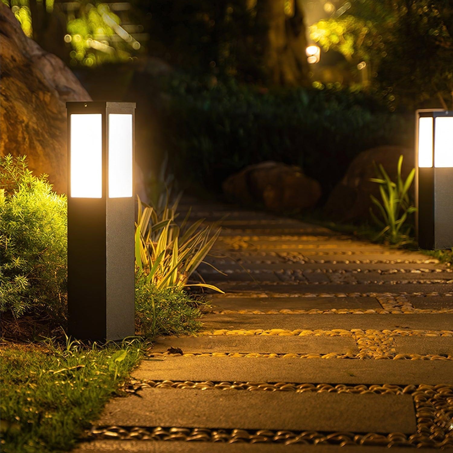 Leo Bollard Solar Outdoor Light - Neutralighting