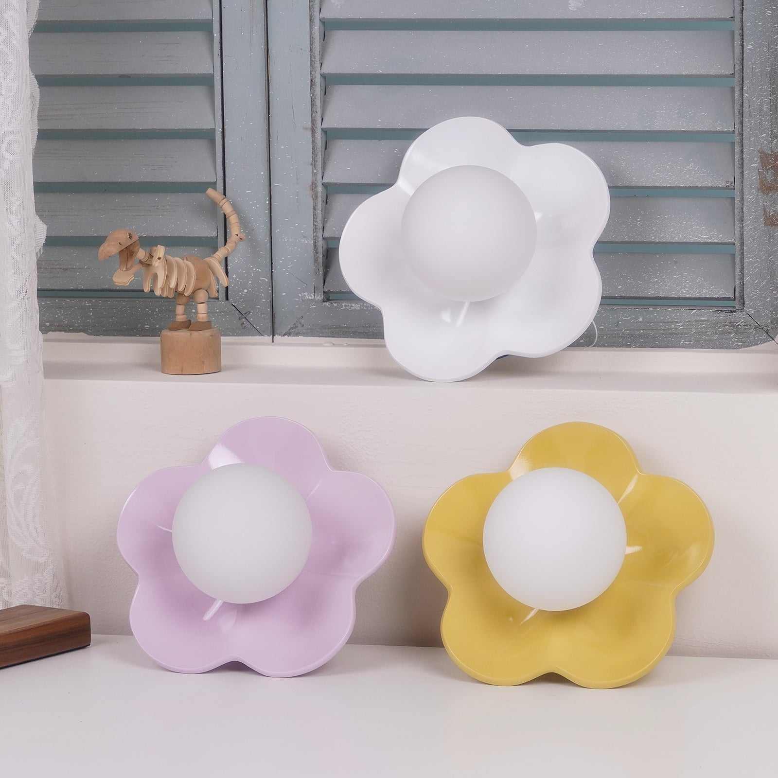 Meluna Yellow Flower Wall Lamp - Neutralighting