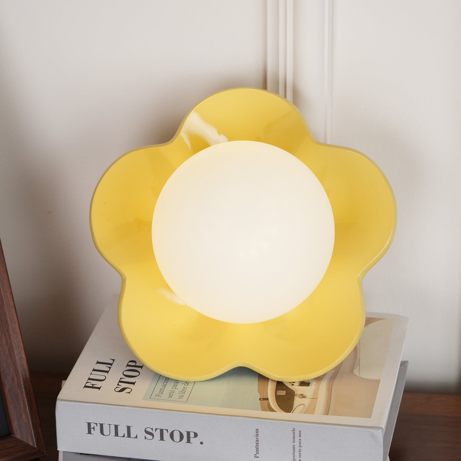 Petalia Wall Lamp - Neutralighting