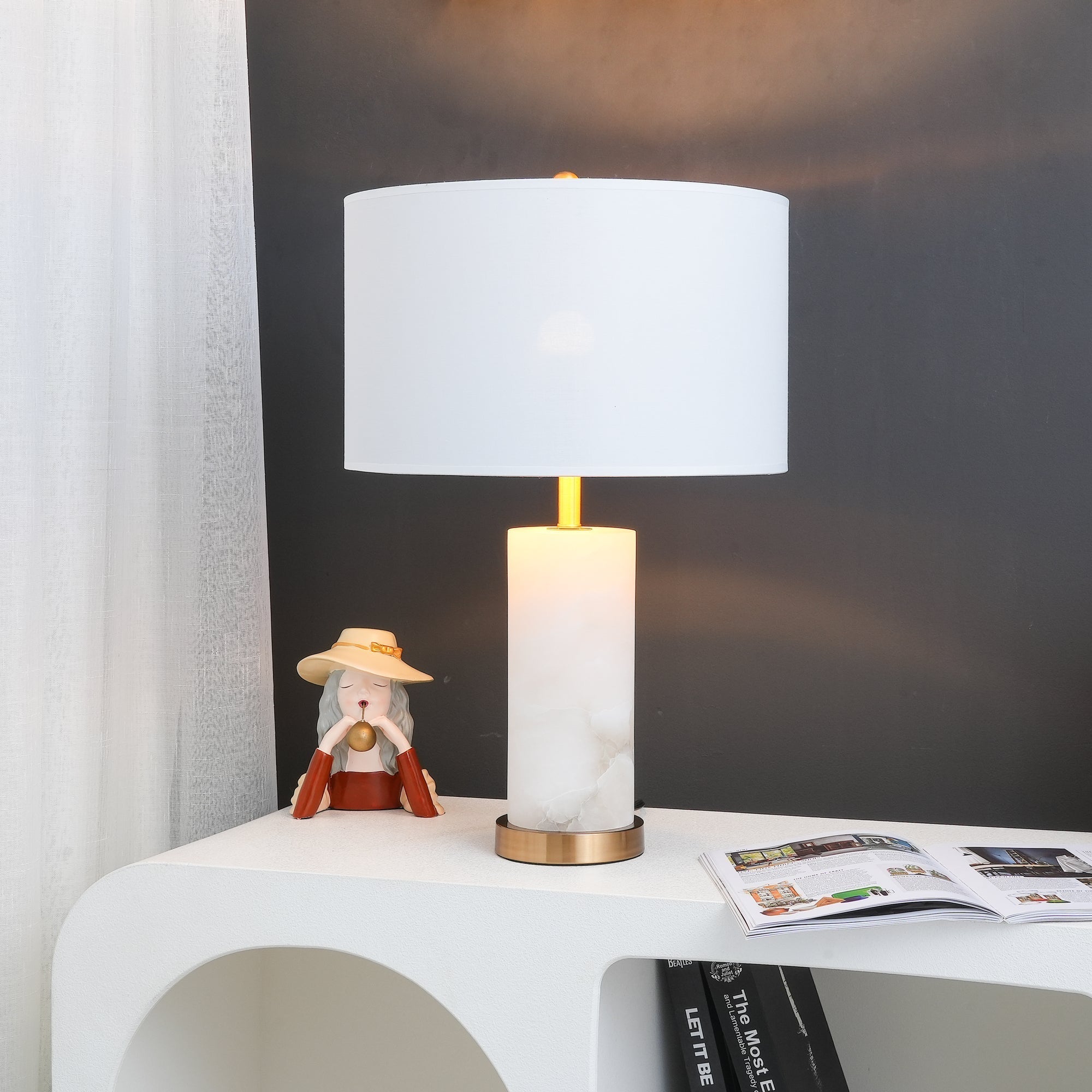 Zosilis Cylindrical Alabaster Table Lamp - Neutralighting