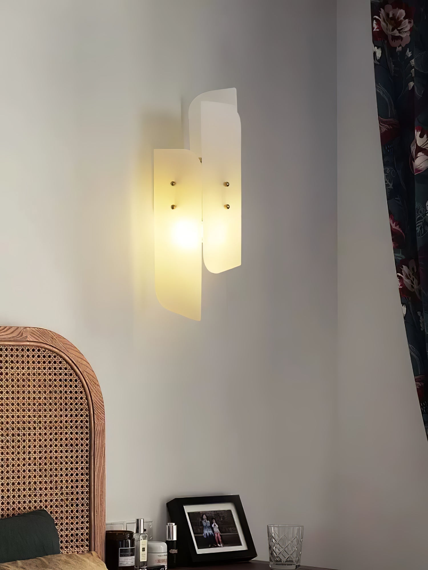 Veyra Alabaster Wall Sconce - Neutralighting