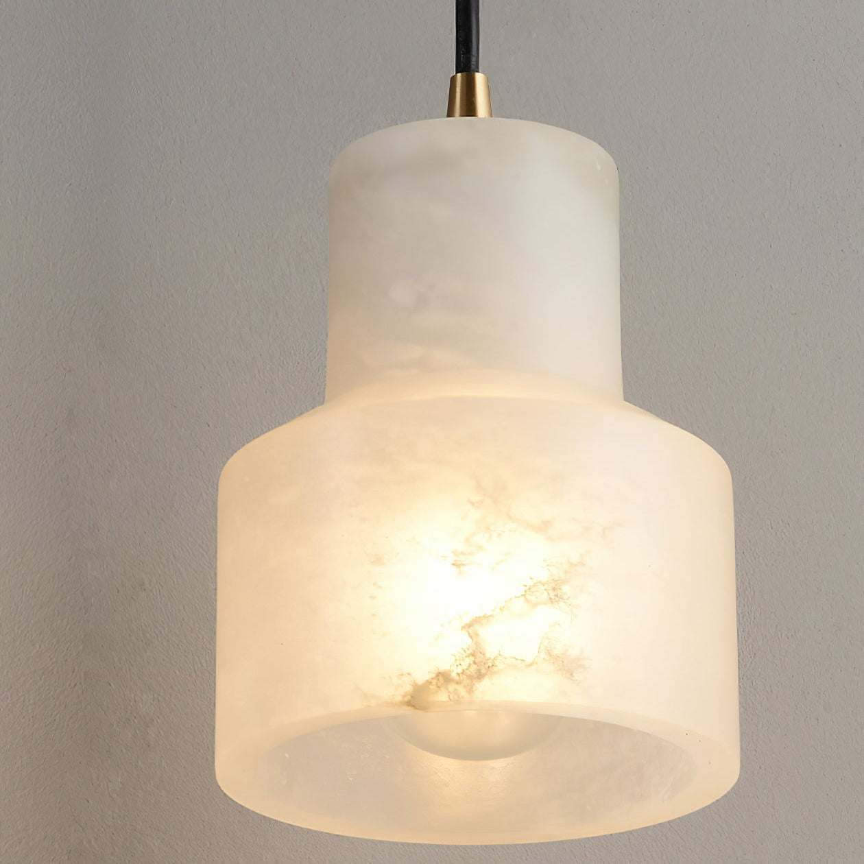 Ritta Alabaster Pendant Light Brass Luxurious - Neutralighting