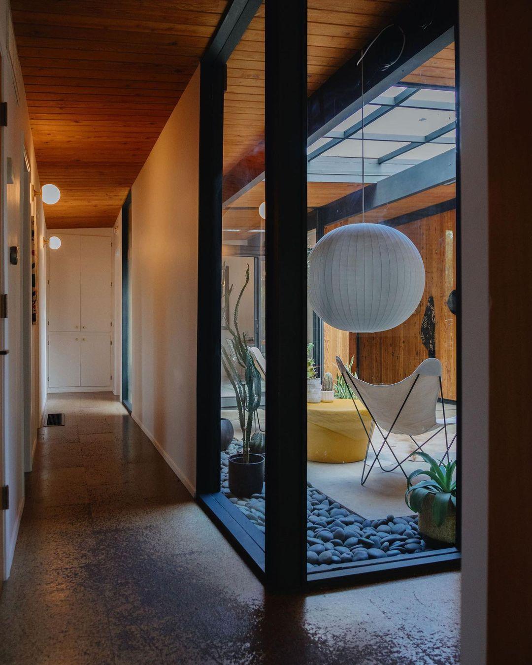 Alvaris White Modern Pendant Light - Neutralighting