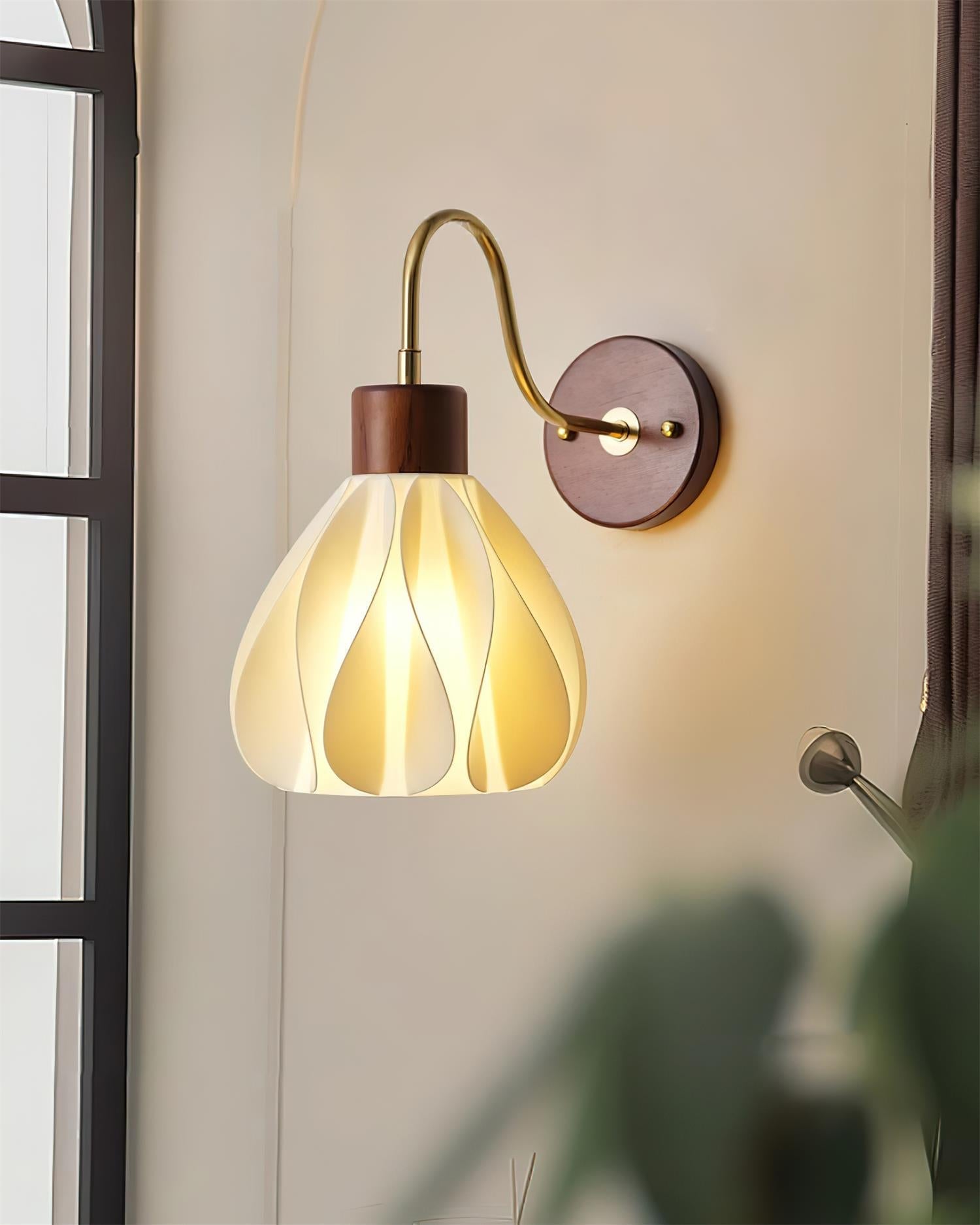 Pivona Glass Wall Lamp - Neutralighting