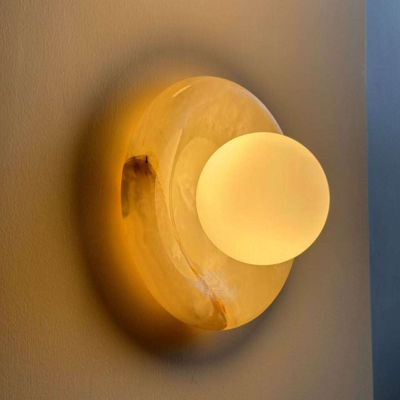 Hako Marble Indoor Wall Sconce - Neutralighting