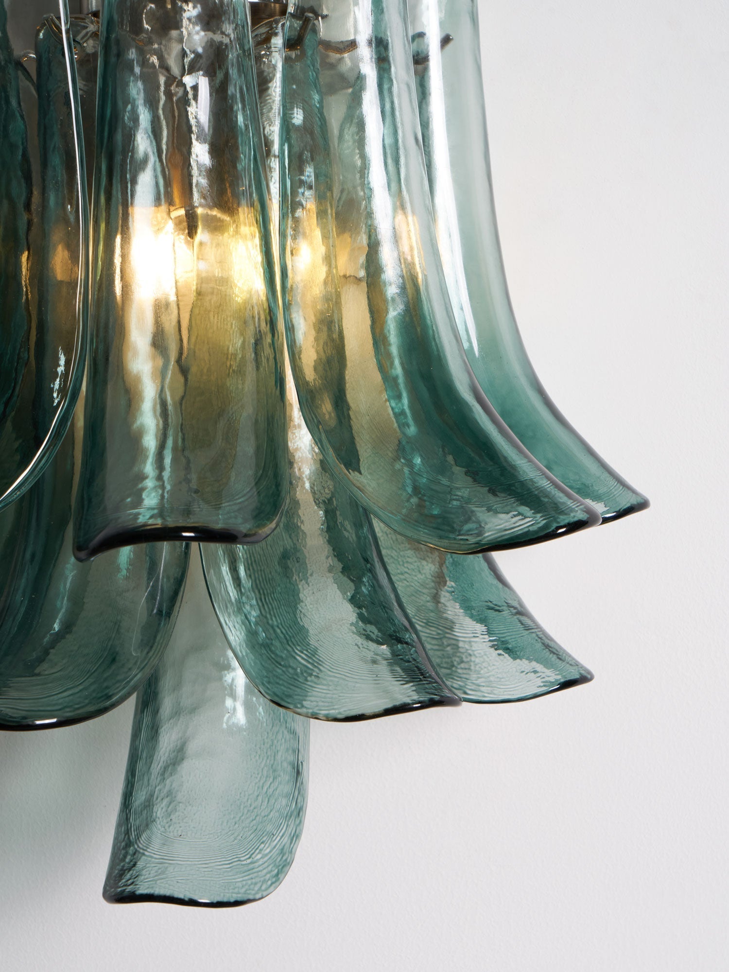 Aurora Wall Light Petal Shaped Glass Vintage Artistic - Neutralighting