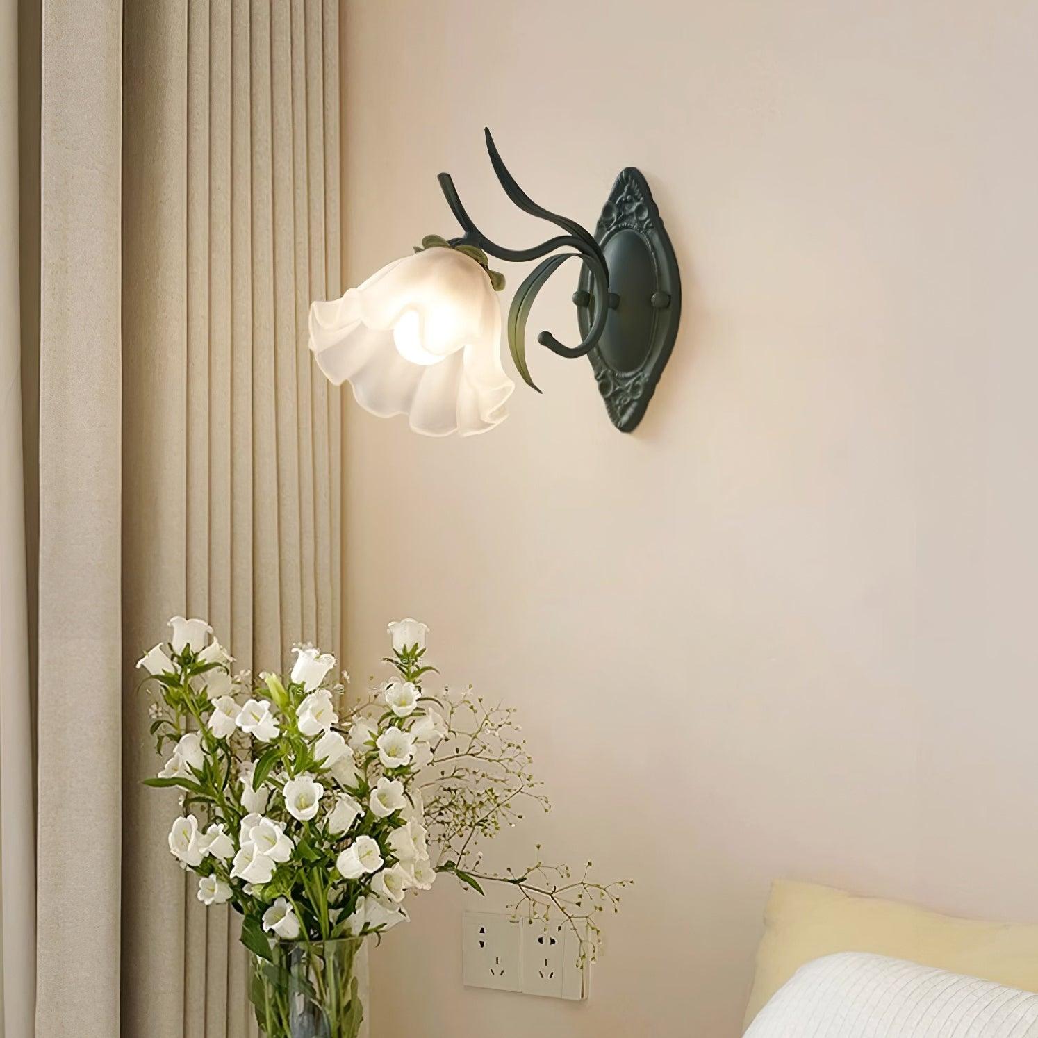 Wall Lamp Vintage Floral Glass Shade for Bedroom and Living Room - Neutralighting