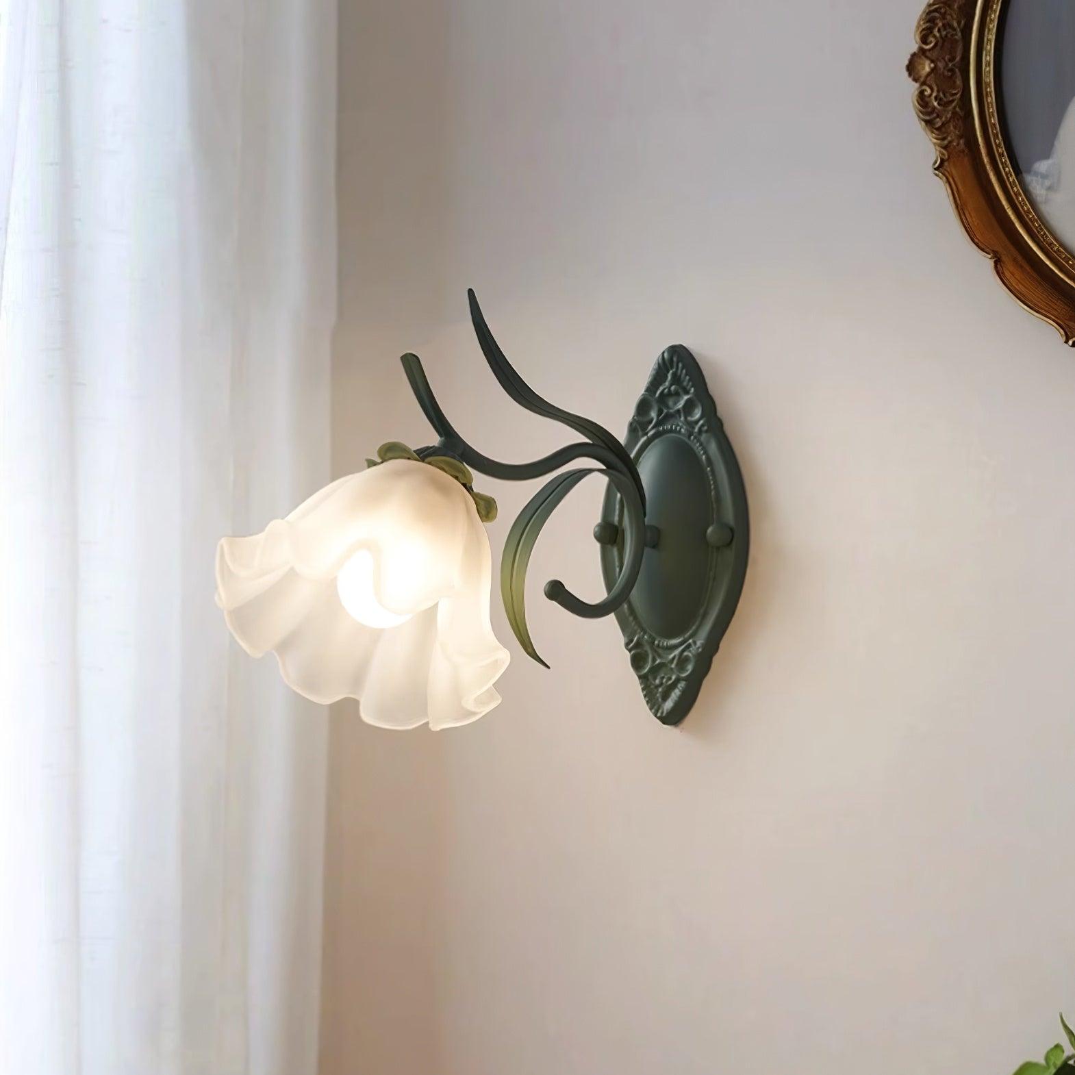 Wall Lamp Vintage Floral Glass Shade for Bedroom and Living Room - Neutralighting