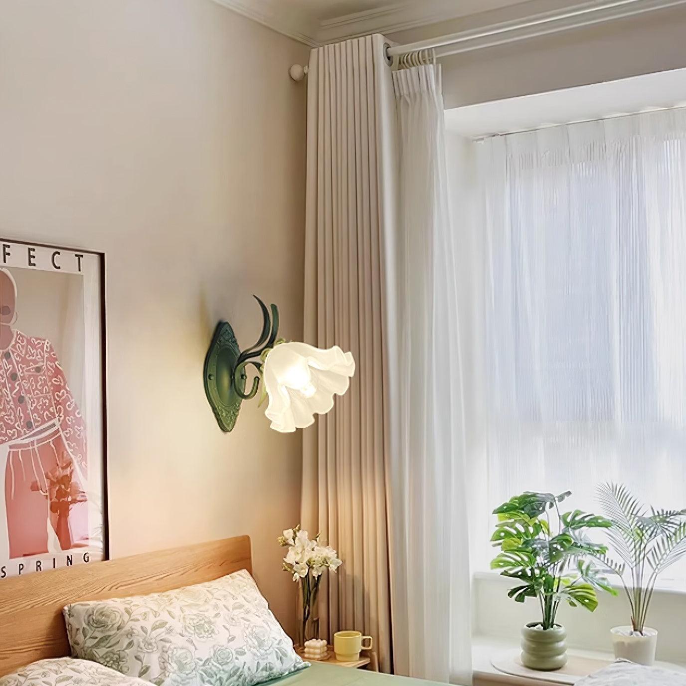 Wall Lamp Vintage Floral Glass Shade for Bedroom and Living Room - Neutralighting