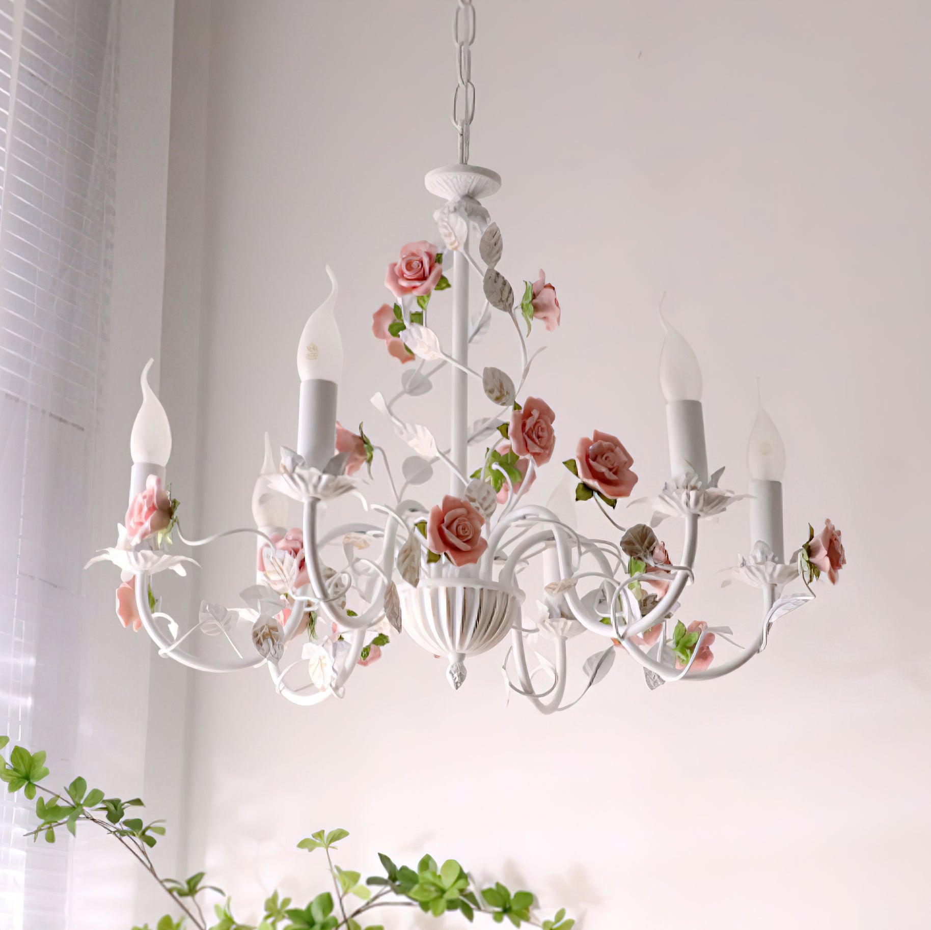 Evelisse Vintage White Chandelier - Neutralighting