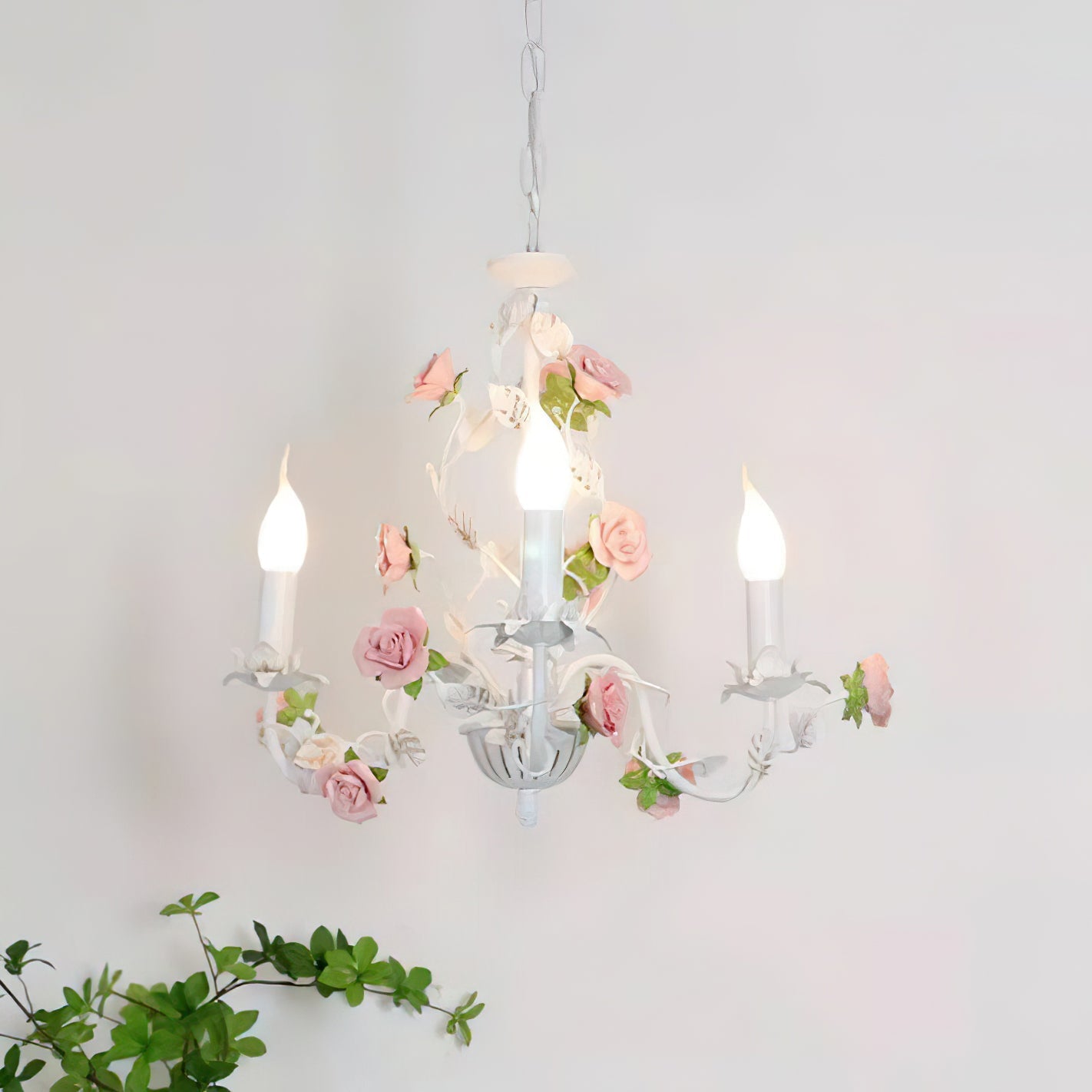 Evelisse Vintage White Chandelier - Neutralighting