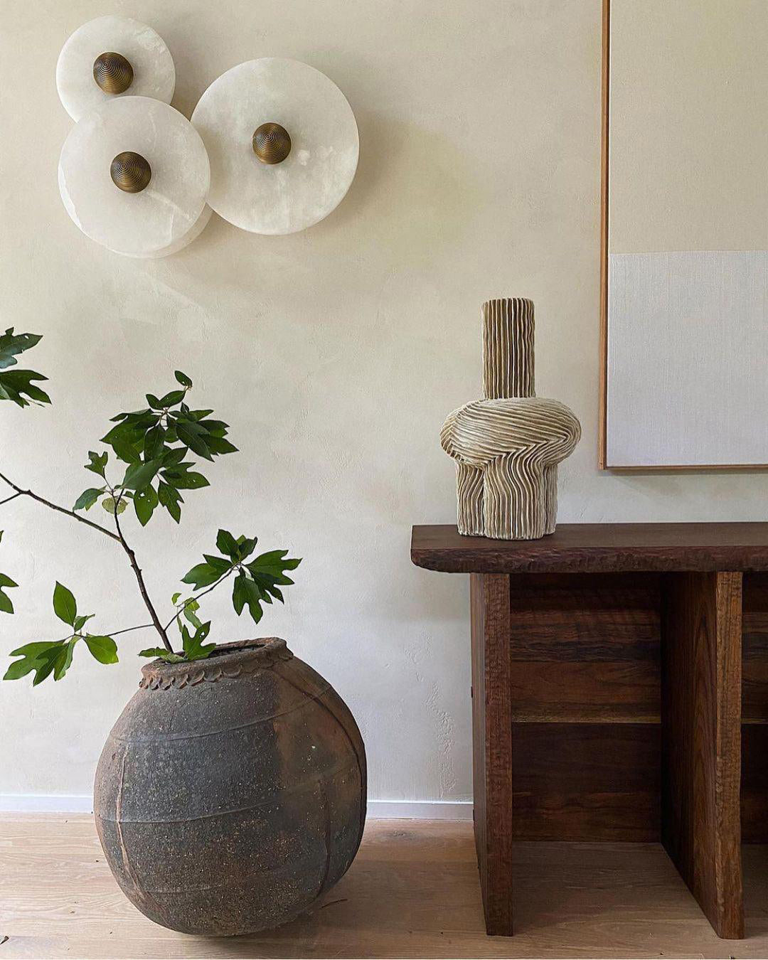 Round Wall Lamp Alabaster Fluted Brass - Neutralighting