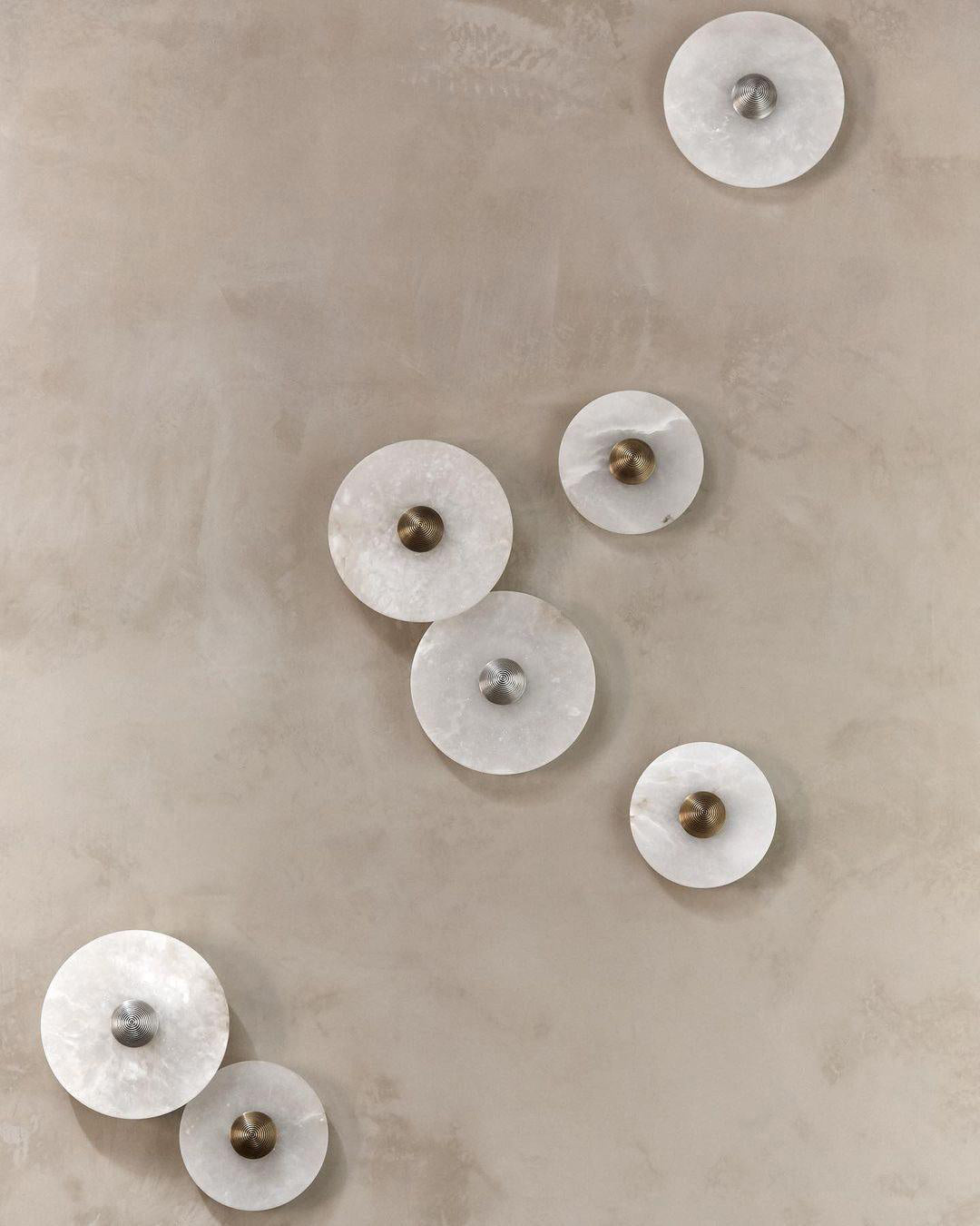 Round Wall Lamp Alabaster Fluted Brass - Neutralighting