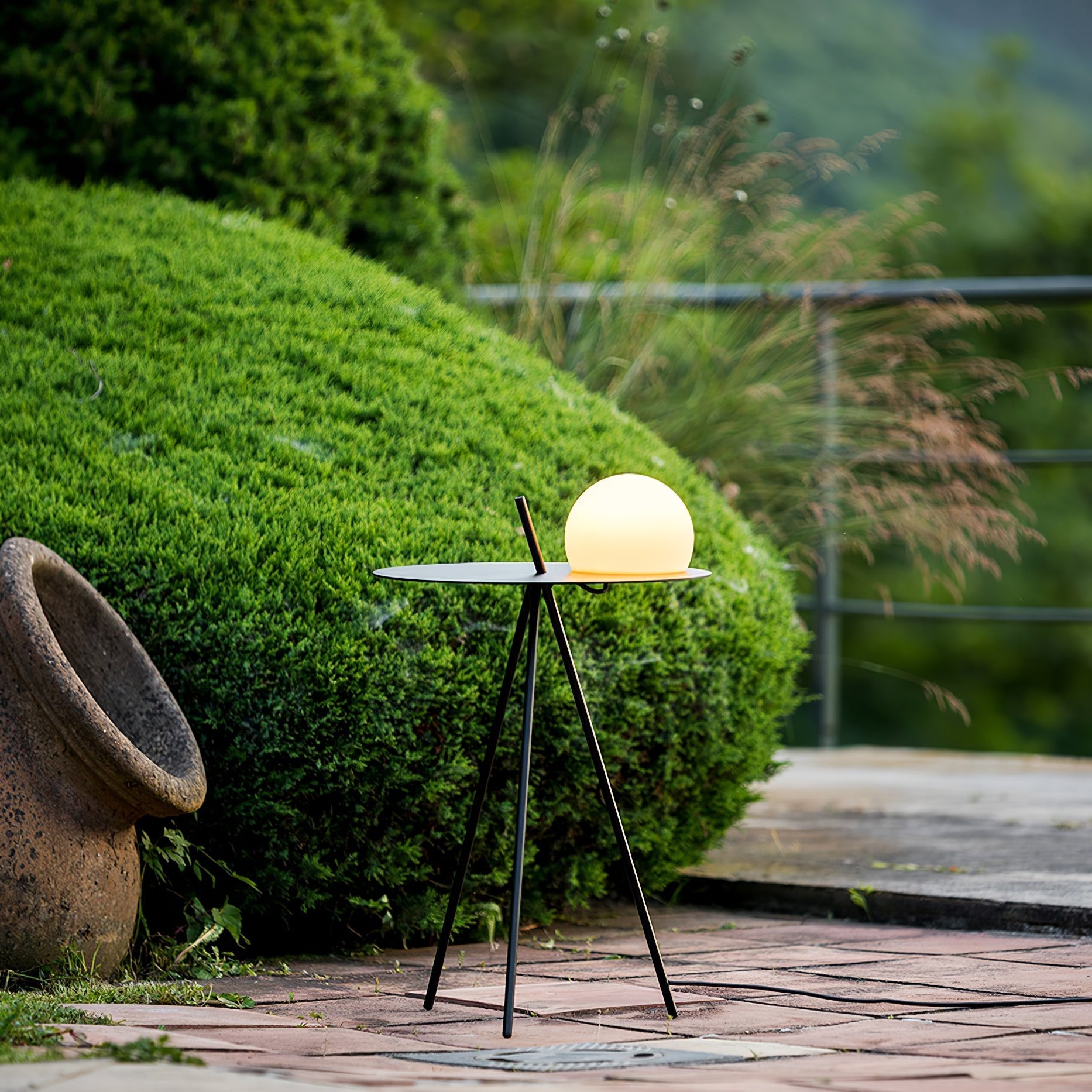 Ray Solar Tripod Outdoor Table Floor Lamp - Neutralighting