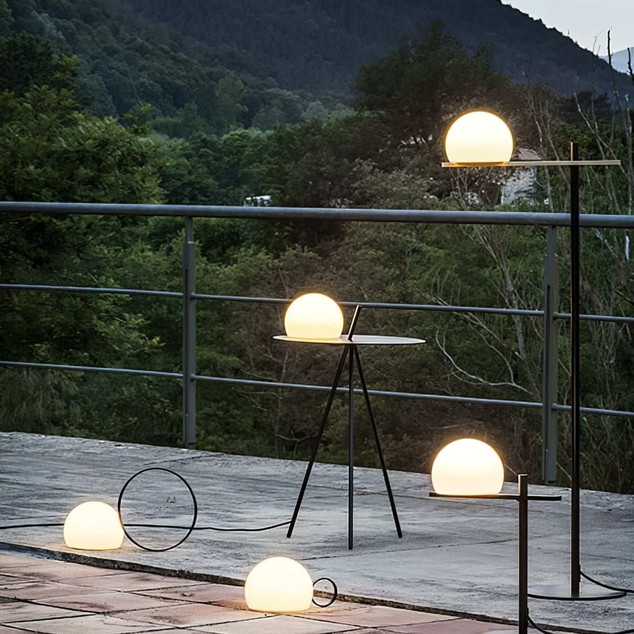 Ray Solar Tripod Outdoor Table Floor Lamp - Neutralighting