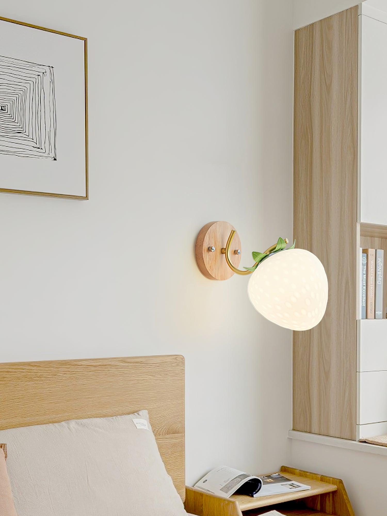 Pebora Strawberry-Inspired Wall Lamp - Neutralighting
