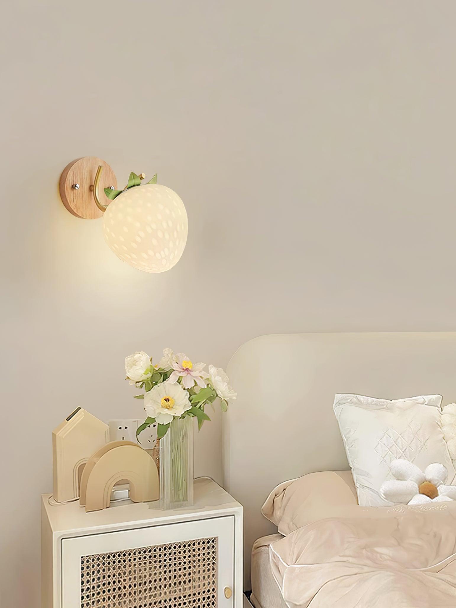Pebora Strawberry-Inspired Wall Lamp - Neutralighting