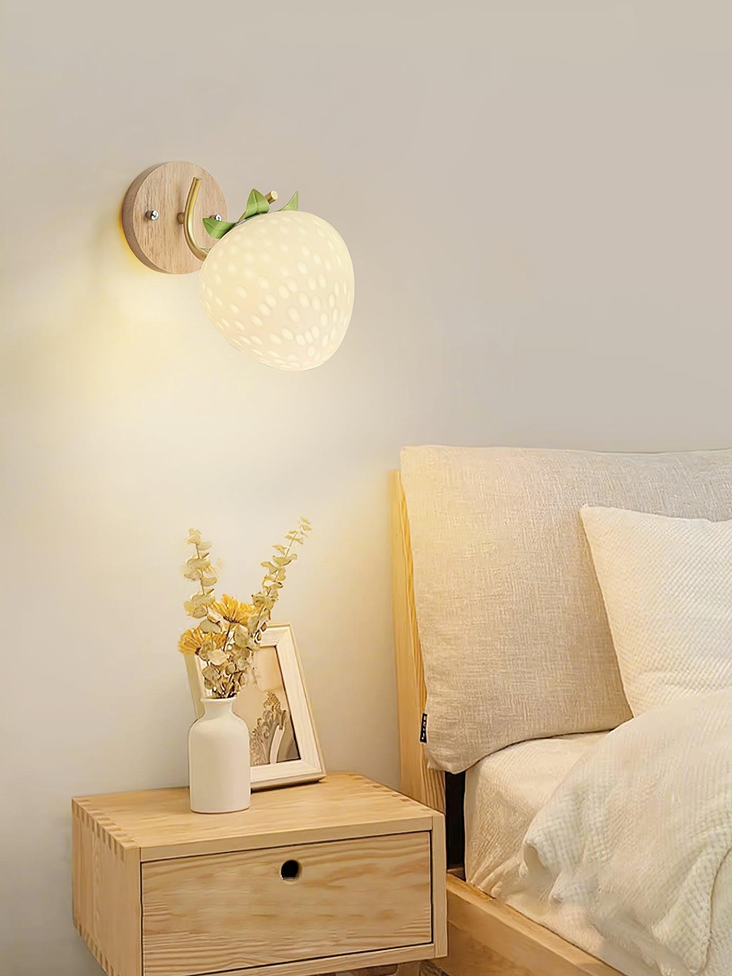 Pebora Strawberry-Inspired Wall Lamp - Neutralighting