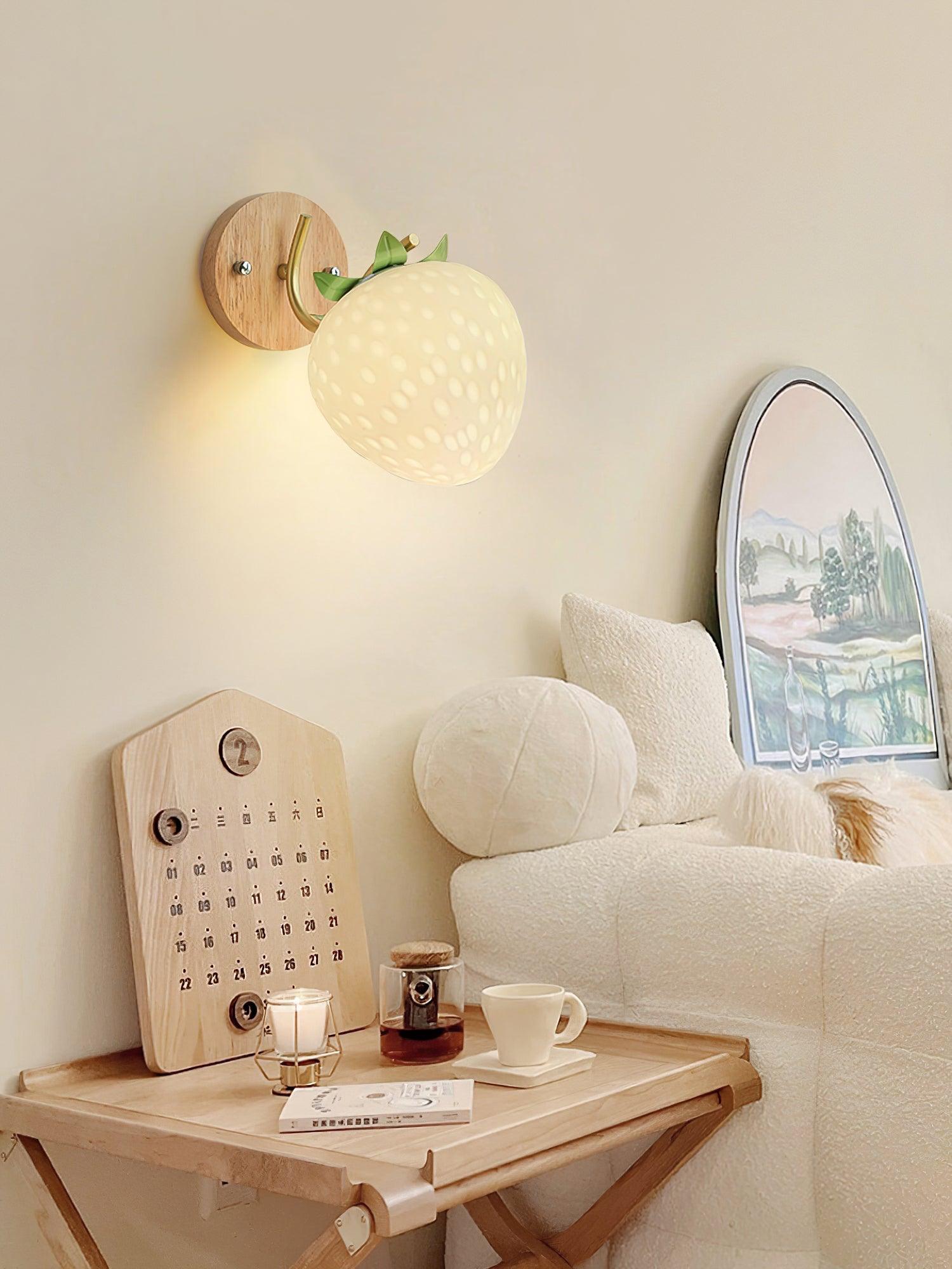 Pebora Strawberry-Inspired Wall Lamp - Neutralighting