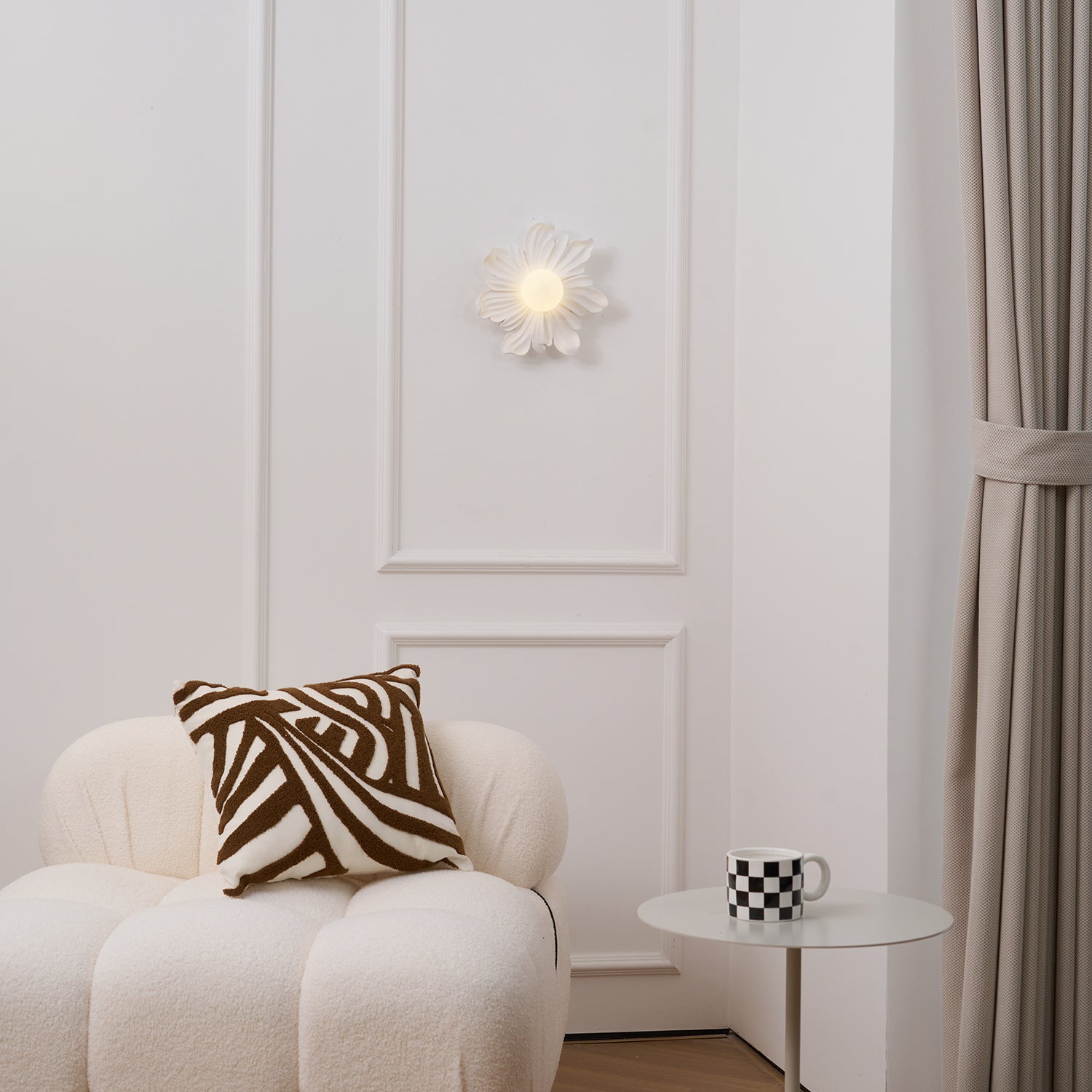 Tina Flower Wall Lamp - Neutralighting