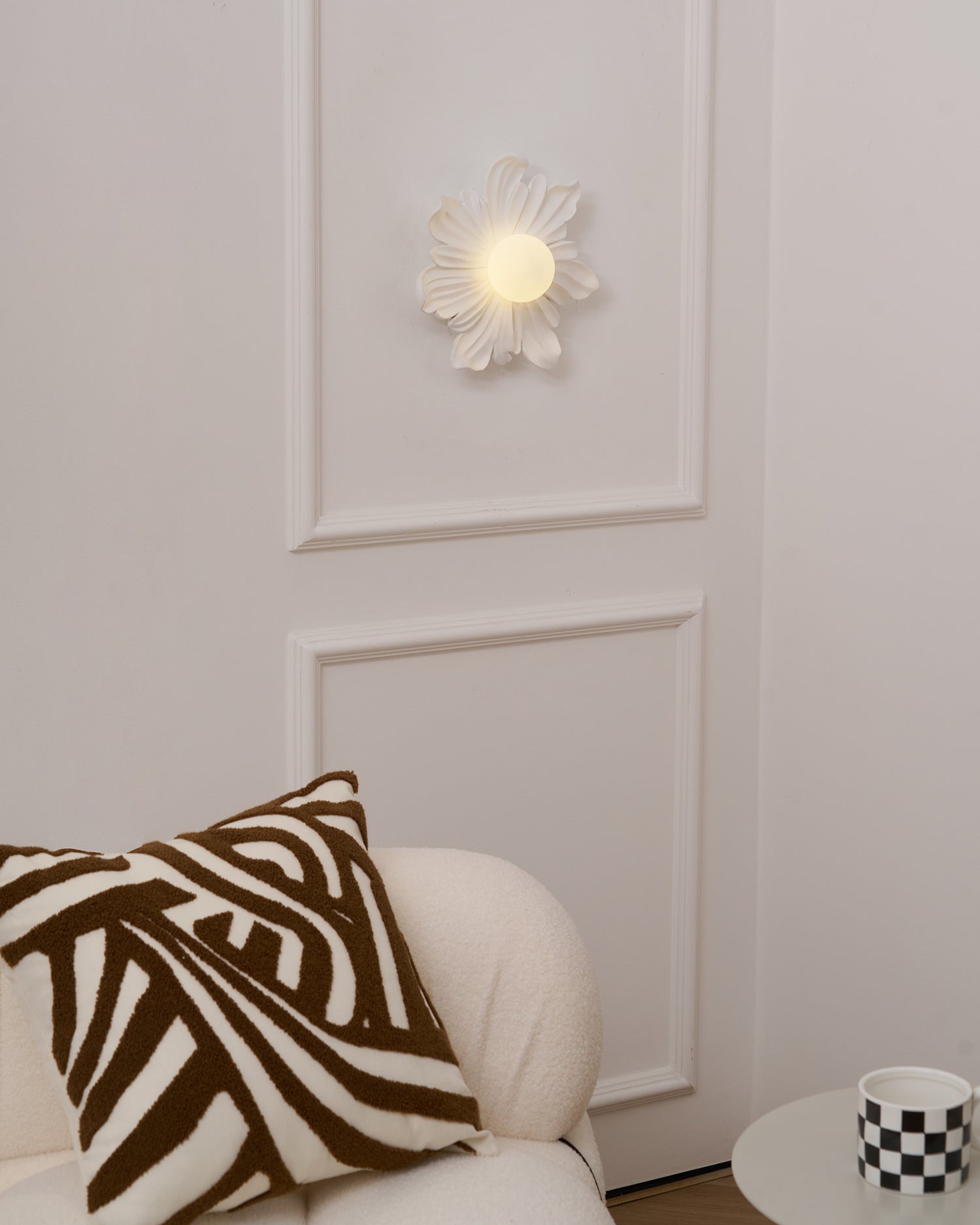 Tina Flower Wall Lamp - Neutralighting