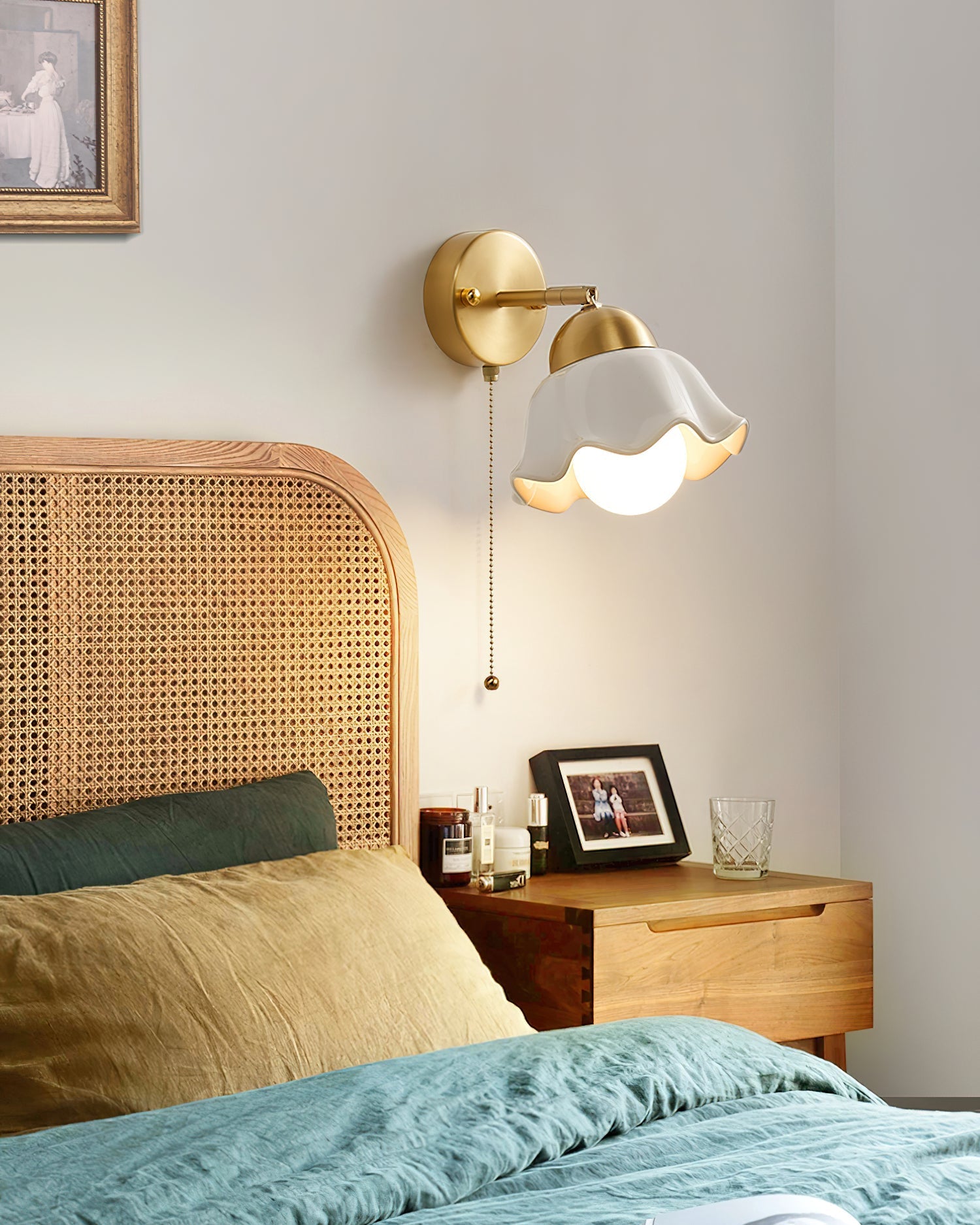 Wall Lamp Brass and Ceramic Wavy Shade Globe Accent Retro Artistic - Neutralighting