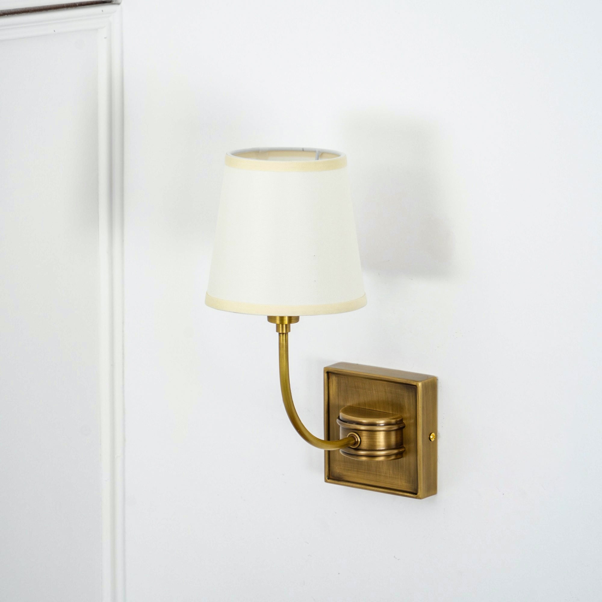 Victor Wall Lamp Black Bronze Fabric - Neutralighting