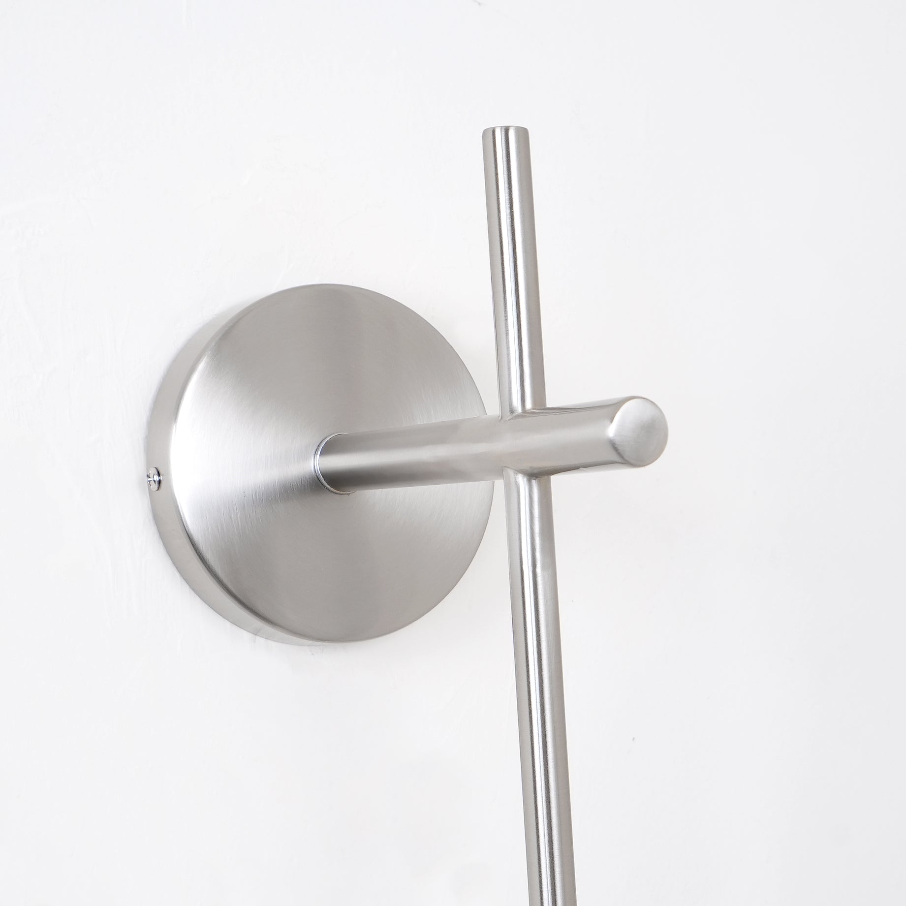 Cerin Vertical Globe Wall Lamp - Neutralighting