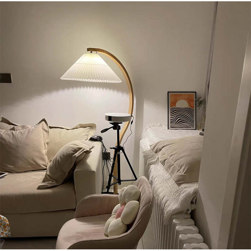 Muto Unique LED Floor Lamp, Wood/Metal, Living Room - Neutralighting